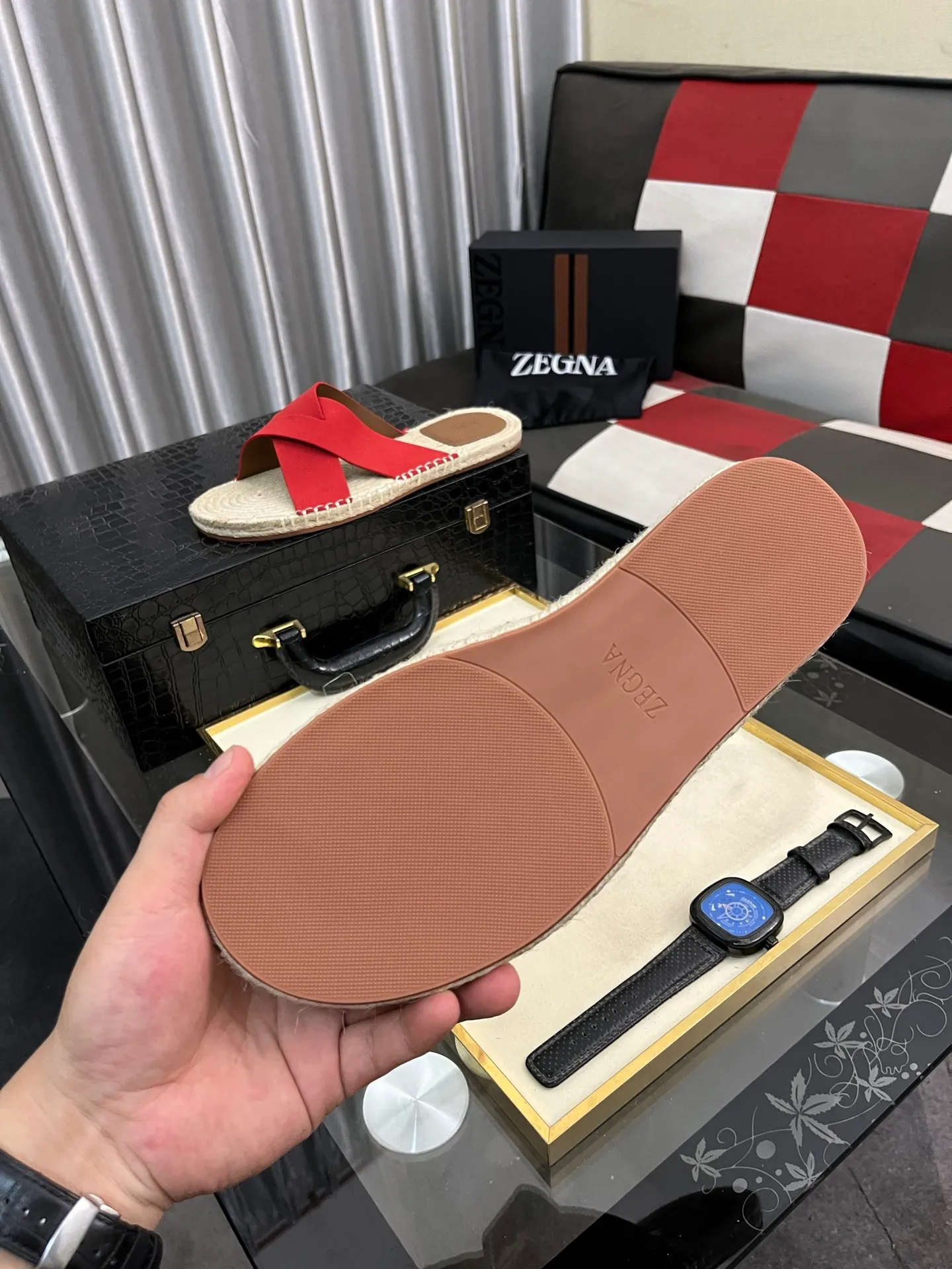 Men's shoes 💰320⌚️⌚️《HERMES》Hermès 💁♂️Men's casual slippers, compare the quality at the counter🧚🏿♂️ The upper layer has a stone pattern with clear texture, showing high-end, high-end, comfortable to wear and versatile. Purely hand-pulled, raw rubber breathable outsole, breathable and comfortable lambskin lining, 100% comfortable density, original rubber outsole wear-resistant code number 38-44. Can be customized 45-46-47